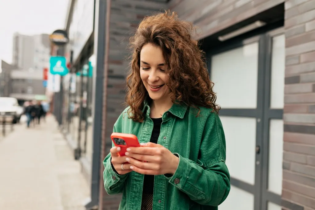 Student using TalkCampus on their phone