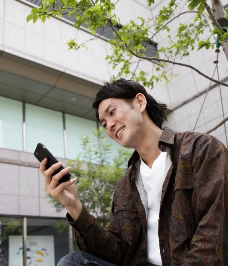 Student using TalkCampus on their phone